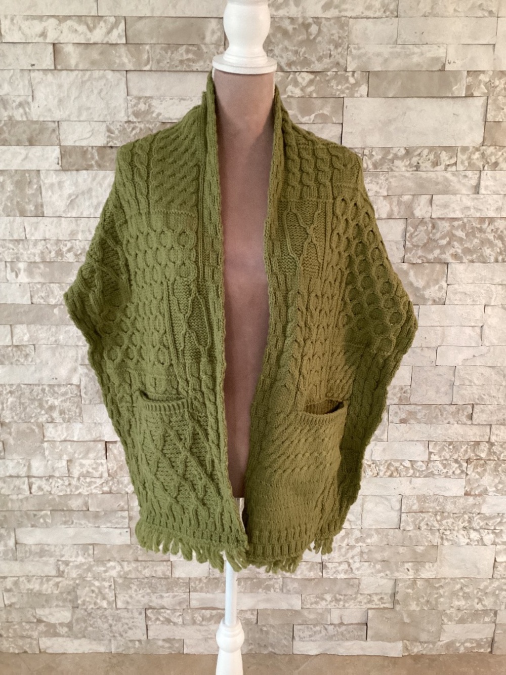 NWT Connemara Knit Wear Irish Merino Wool Pocket Shawl Wrap Cable Green One Size